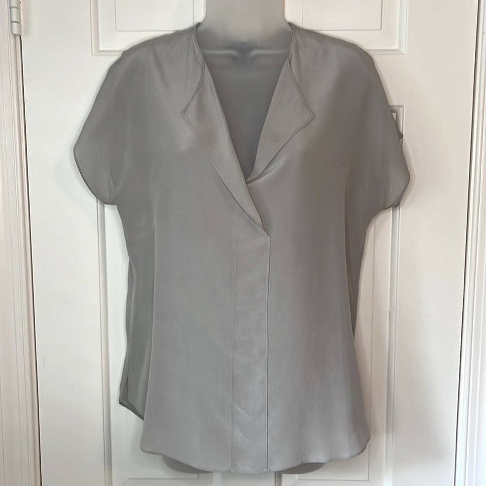 Nordstrom Trouvé Silk  (Nordstrom) light gray blouse top. Sz Sm